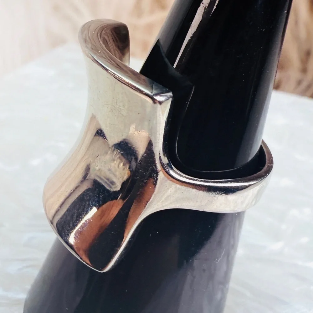 Interesting Silvertone modernness scoop size 7 ring